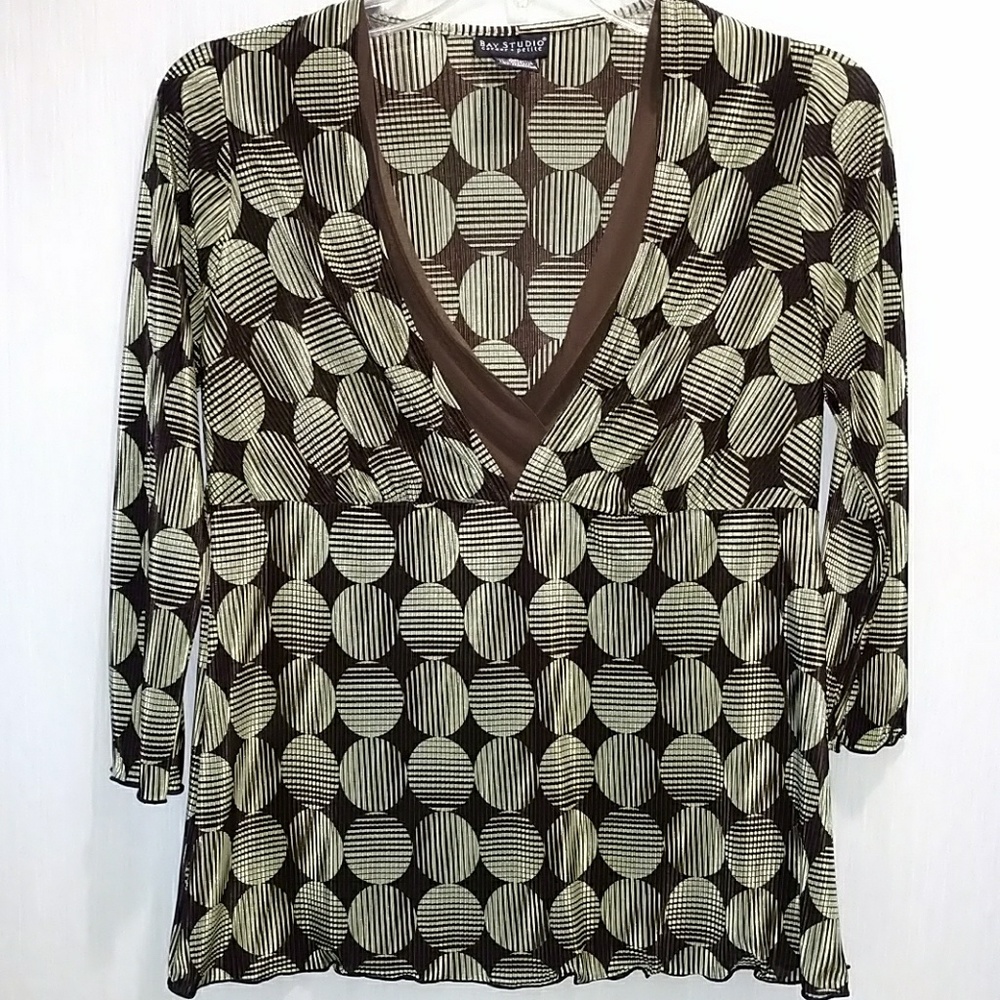 SOLD Women's / Juniors petite 3/4 sleeve top green